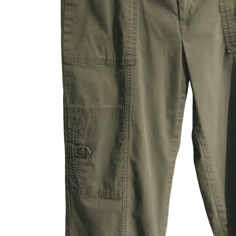 Dockers for Women Favorite Fit Cropped Cargo Pants Green - Picture 5 of 11